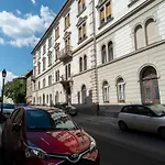 Stylish Apartment Under The Buda Castle