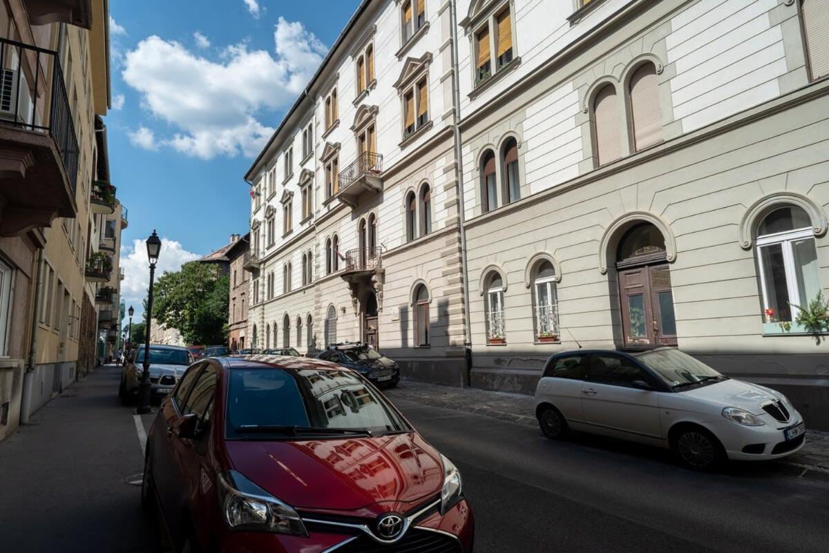Stylish Under The Buda Castle Apartment *
