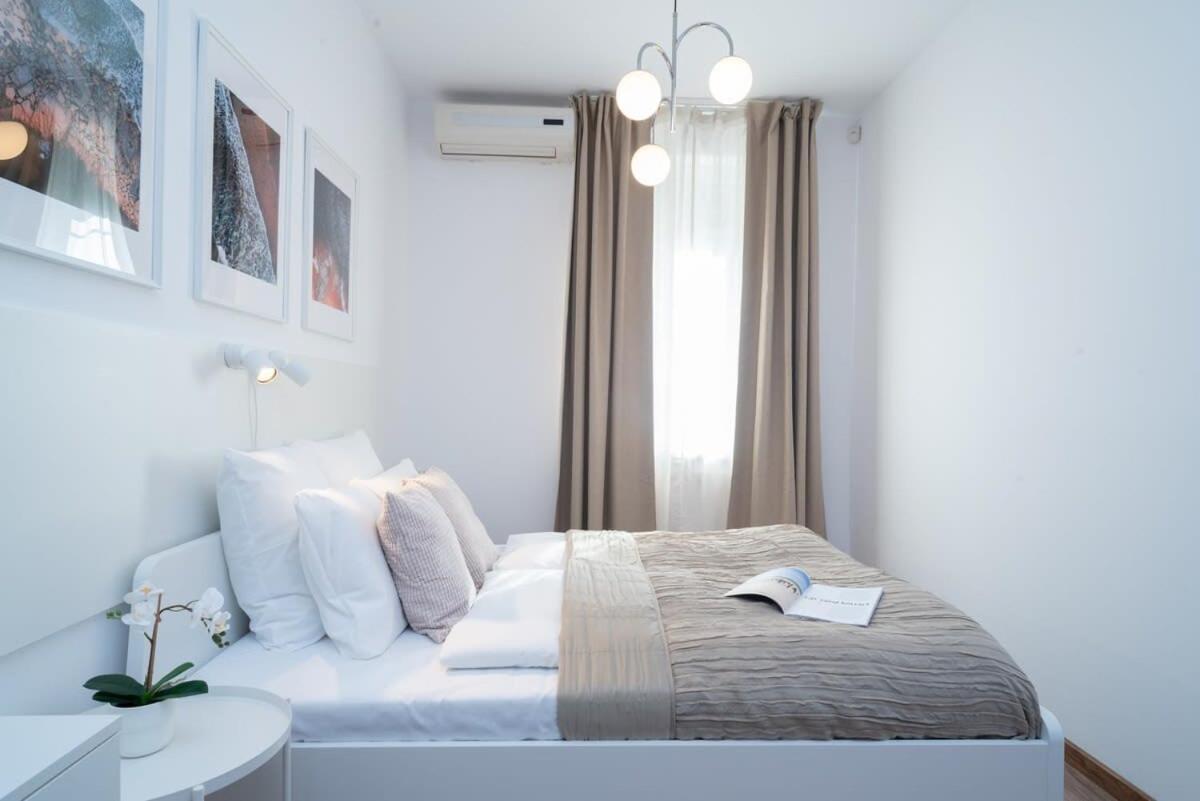 Stylish Under The Buda Castle Apartment